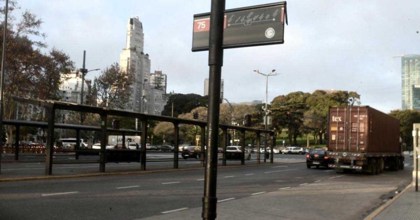 El Gobierno evaluacutea multar a las empresas por el lockout del transporte