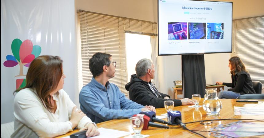 Presentaron el sitio web Estudiaacute en Pico
