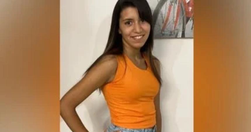 Murioacute una chica de 15 antildeos tras ser atacada por dos dogos
