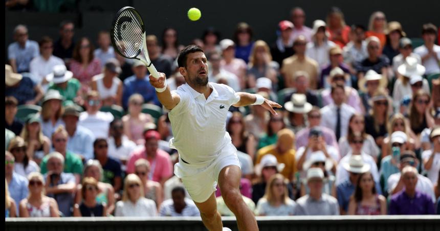 Djokovic completoacute con triunfo y dio otro paso en Wimbledon