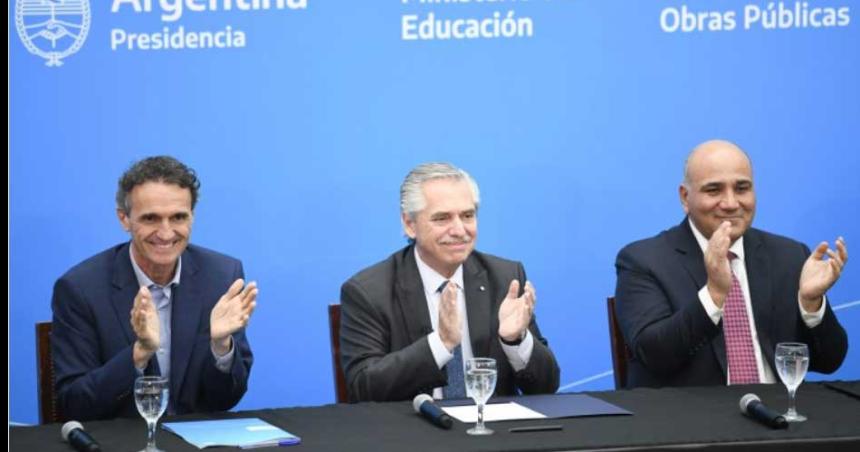 A diferencia de otros pienso que hay que acercar la universidad a la gente