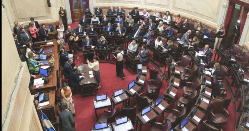 El Senado vuelve a sesionar mantildeana despueacutes de tres meses