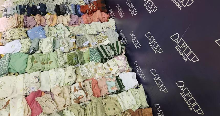 La Aduana incautoacute maacutes de 2000 productos importados de manera irregular por casi 9 millones