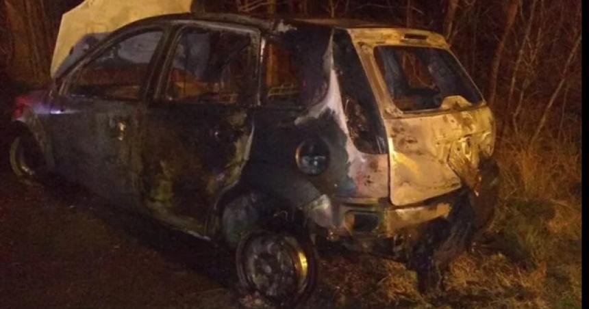 Un auto se incendioacute en la Ruta Provincial 2