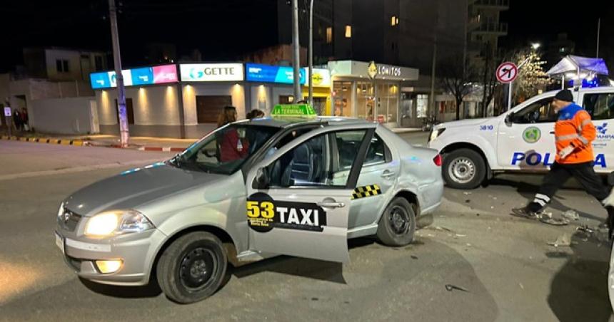 Chocaron un auto y un taxi en pleno centro