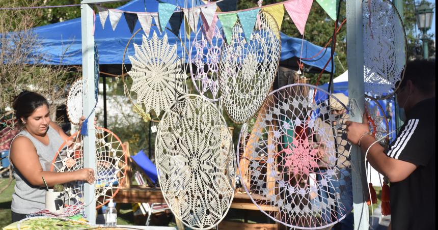 Se realiza la Feria de La Amistad en el Club Argentino