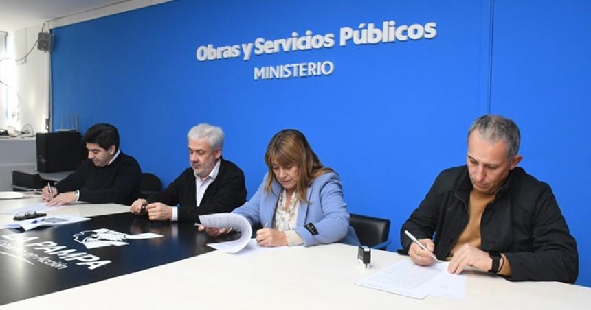Firmaron contrato para iniciar la obra de cloacas en Winifreda
