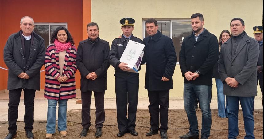Se entregaron dos viviendas de servicio en Pueleacuten