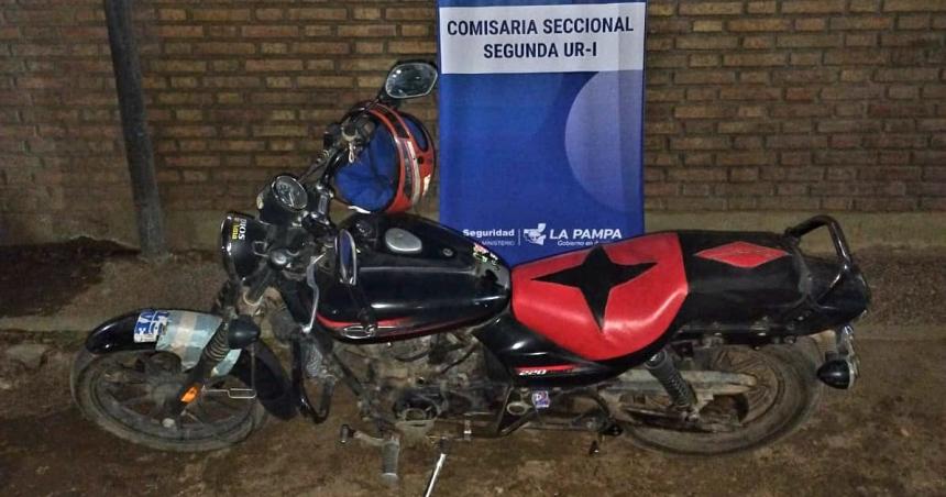 Roboacute una moto y la abandonoacute en la casa de una mujer