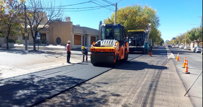 Siguen las obras de asfalto en Santa Rosa