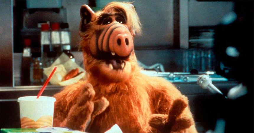 ALF regresaraacute a la pantalla chica de la mano de Ryan Reynolds