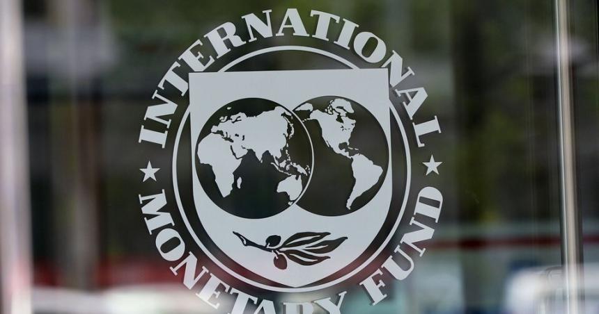 A la espera del nuevo acuerdo el FMI empeoroacute su pronoacutestico para la economiacutea argentina