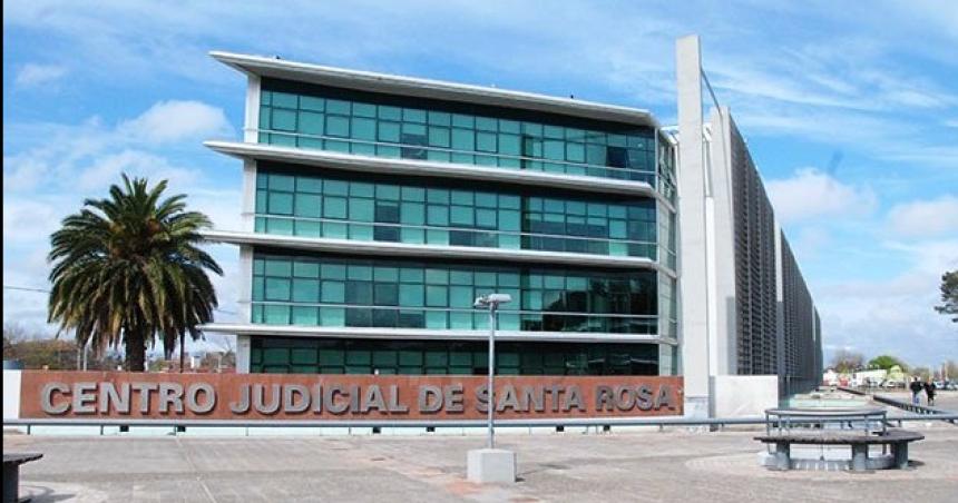 Lo condenaron a 3 antildeos de prisioacuten por un robo con arma de utileriacutea