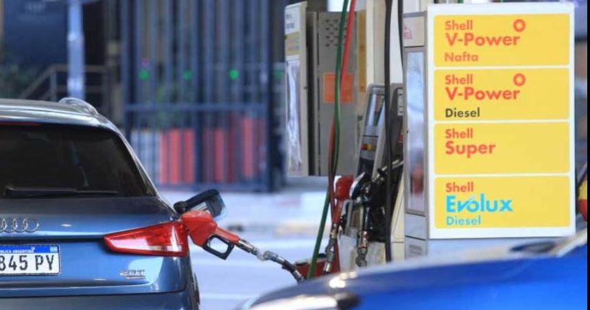 Adelantaron las subas de combustibles pactadas para despueacutes de las PASO
