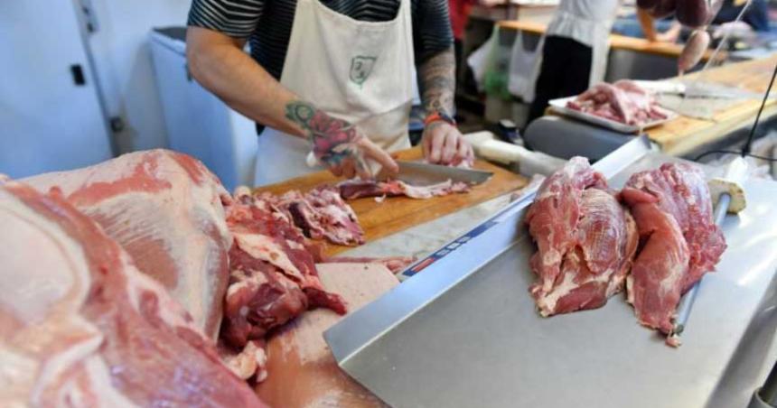 Los precios de la carne subieron hasta 20-en-porciento- por el doacutelar maiacutez y meten presioacuten a la inflacioacuten