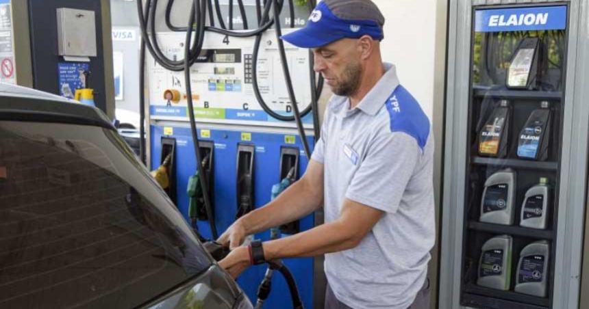 YPF se sumoacute a la suba de combustibles por adelantado
