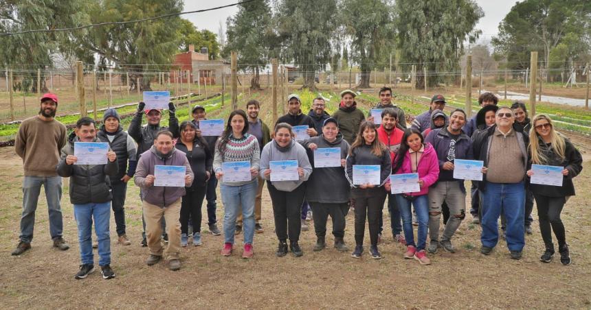 Entregaron certificados en el escuela Hortiacutecola Municipalde Santa Rosa