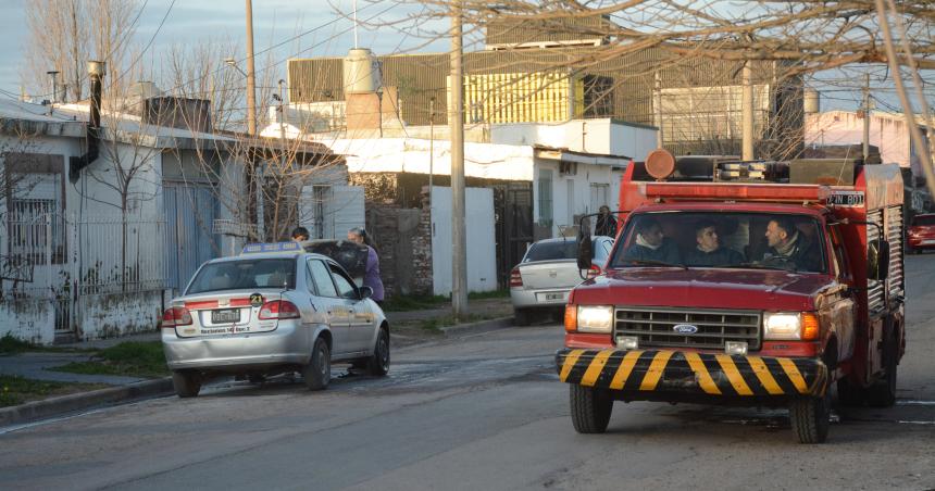 Se incendioacute un taxi en Santa Rosa