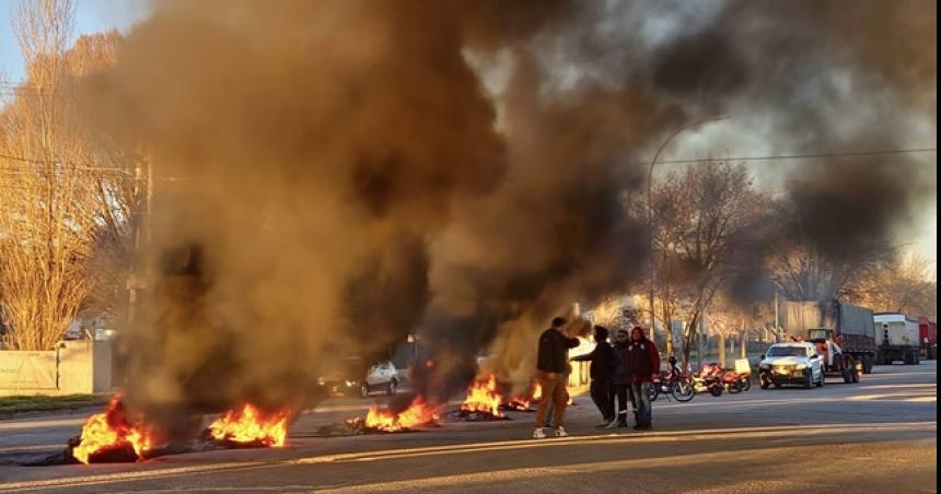 Piquete de empleados de seguridad en el Parque Industrial de Santa Rosa