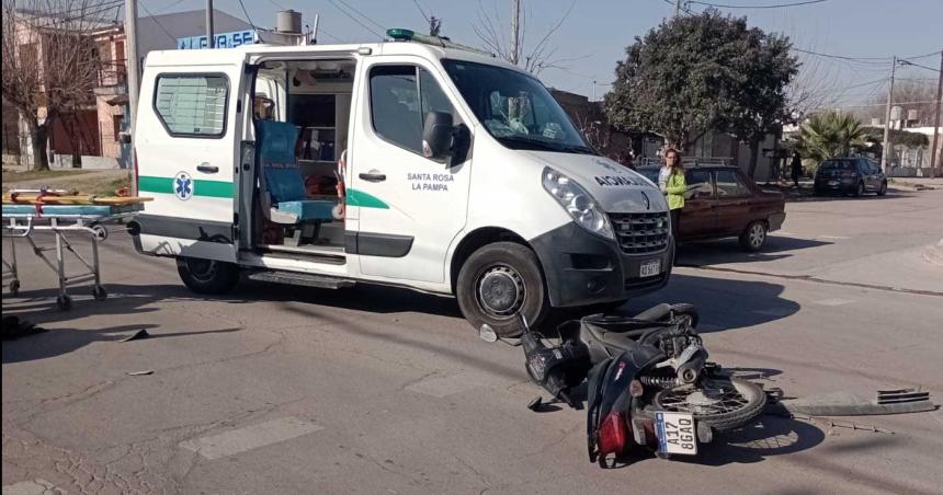 Una motociclista fracturada en un accidente en Villa Santillaacuten