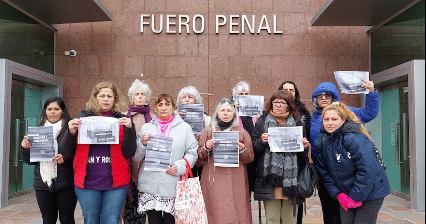 Movimiento de Mujeres reclamoacute por Yanina Coronel