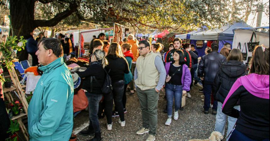 Maacutes de 4000 personas en Feriarte