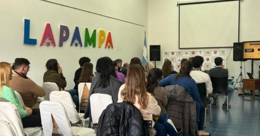 Capacitaron sobre Destinos Turiacutesticos Inteligentes