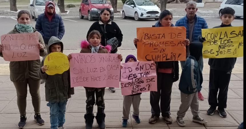 Familias del loteo Mi Primer Terrenode Rancul reclaman el servicio eleacutectrico   