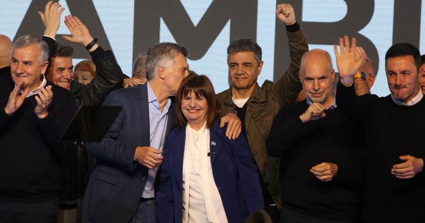 Con foto de unidad Bullrich oficializoacute su triunfo en la interna ante Larreta