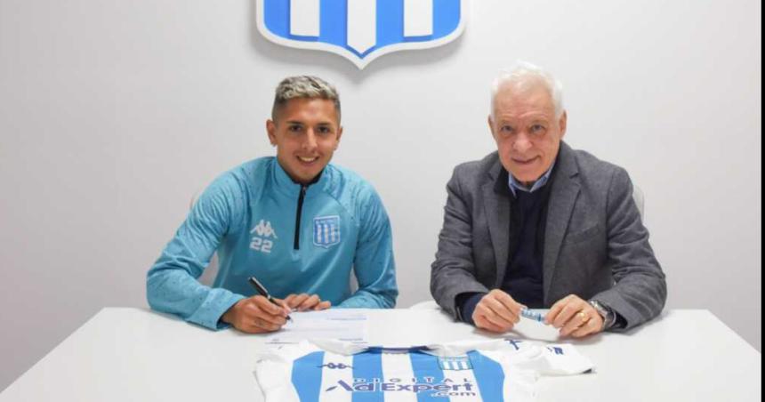 Agustiacuten Almendra fue presentado en Racing 