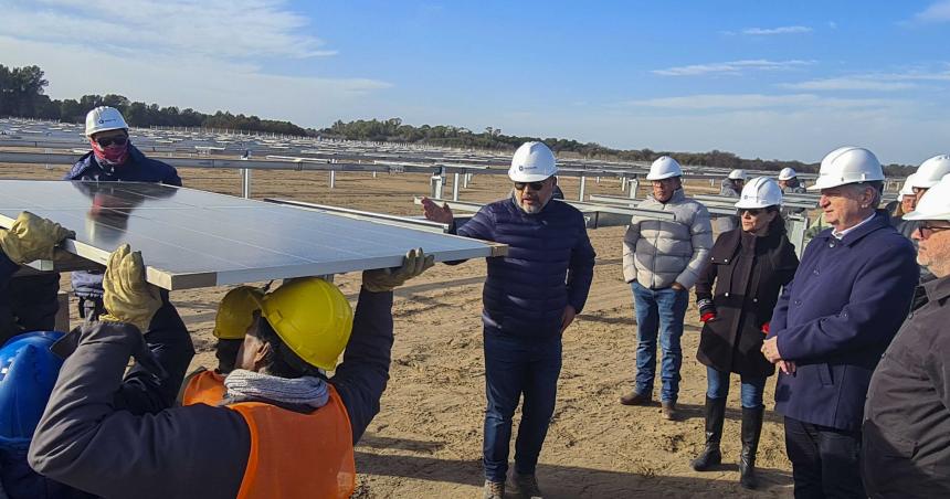 Colocaron los primeros paneles en el Parque Fotovoltaico de Victorica