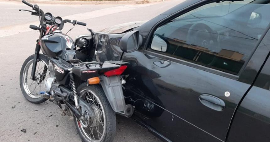 Un motociclista en terapia intensiva tras un choque