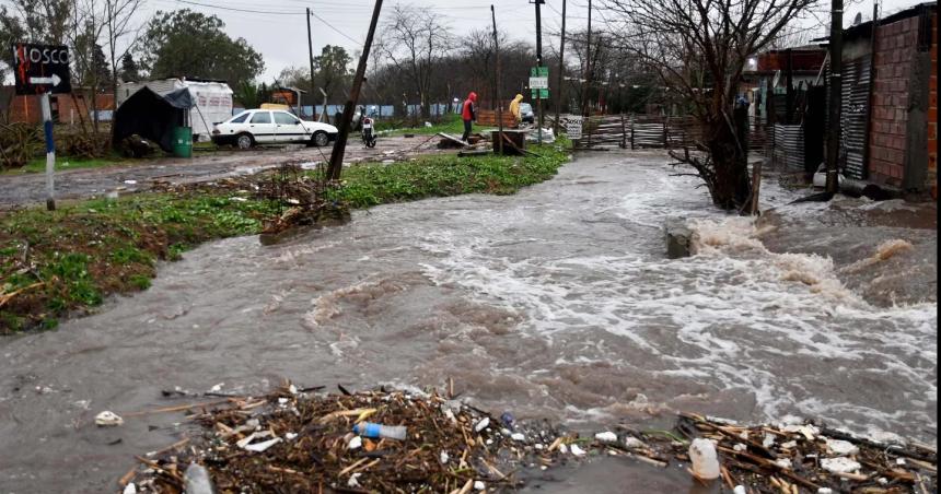 Temporal en La Plata- inundaciones evacuados y clases suspendidas por las fuertes lluvias