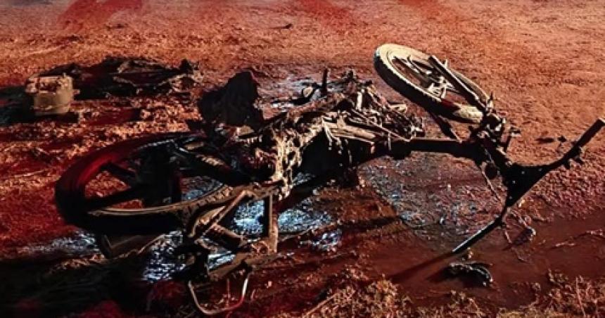 Una moto se incendioacute tras un choque en Pico