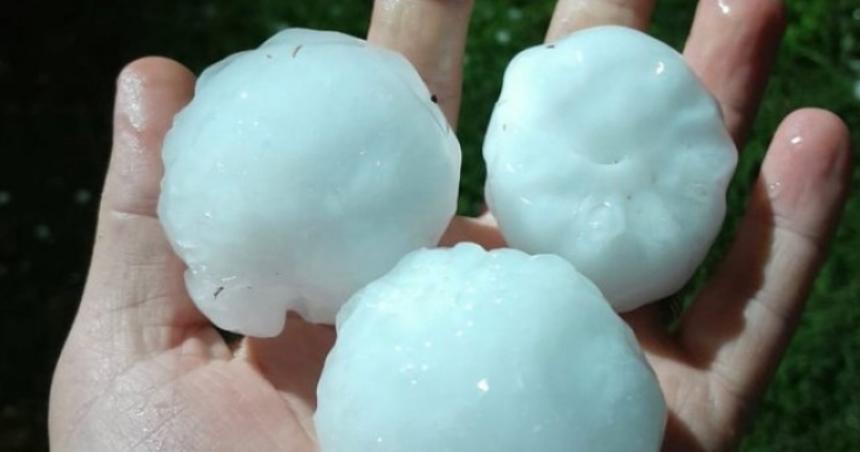 Cayeron piedras del tamantildeo de una pelota de tenis