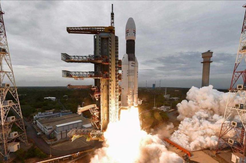 La sonda india Chandrayaan-3 llegoacute a la Luna y se posoacute sobre la superficie sin sufrir dantildeos