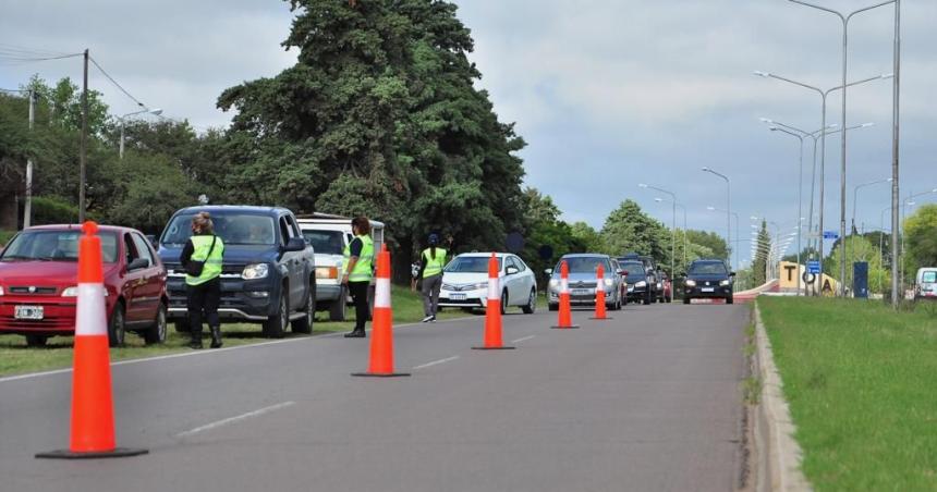 Retuvieron 21 licencias por pasar semaacuteforos en rojo