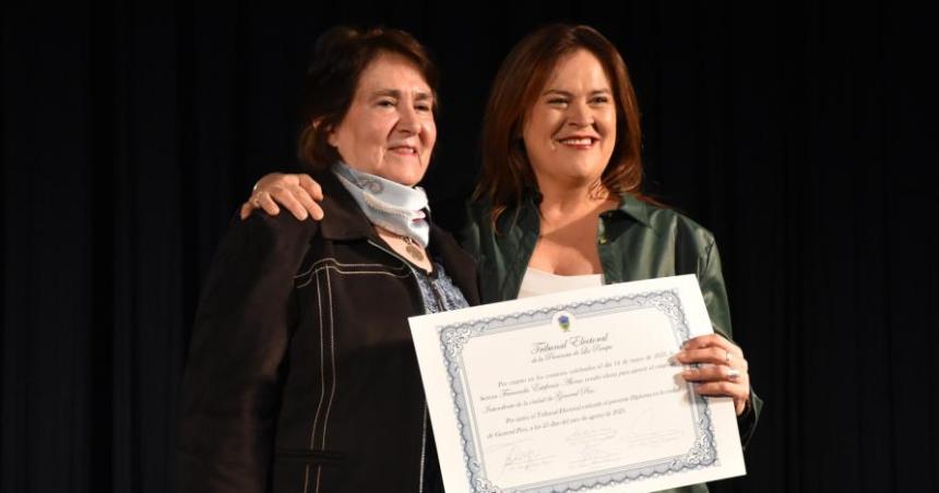 Entregaron en Pico los diplomas a las autoridades electas en 32 localidades