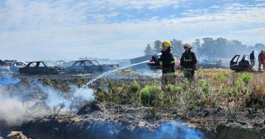 Trebolares- ocho autos se quemaron en un incendio 