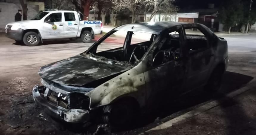 Otro auto incendiado en Pico