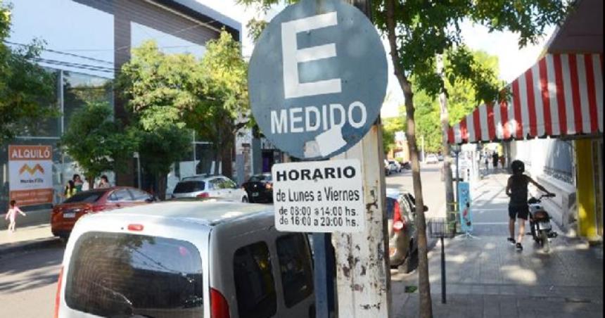 Estacionamiento medido- se puso en marcha el acarreo con gruacutea por falta de pago