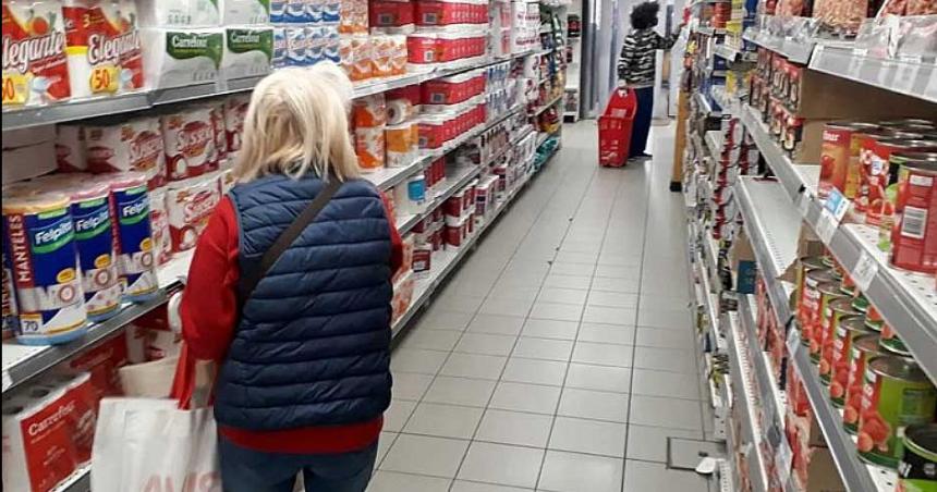 La suba de precios de productos claves supera por varios puntos a la de los salarios