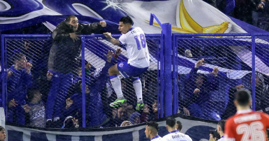 Veacutelez fue maacutes que River y respira en la lucha por la permanencia