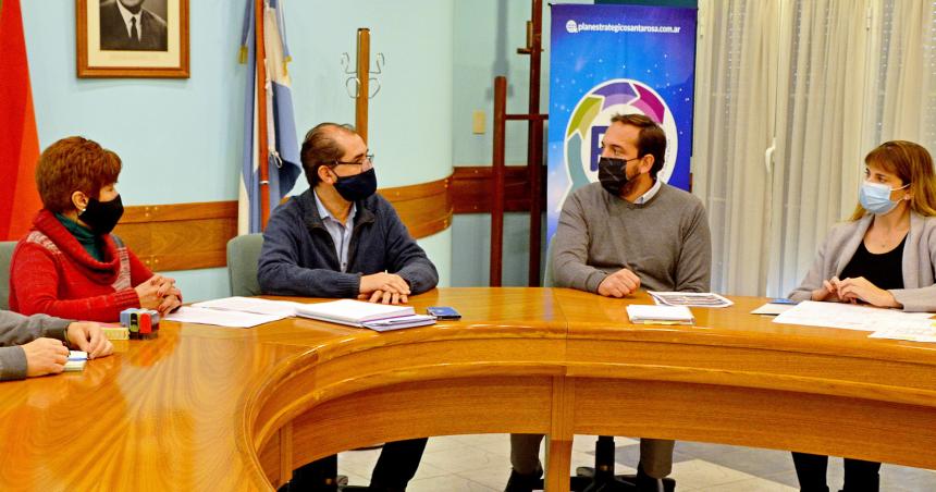 Minetto se cortoacute solo Di Naacutepoli apoya a la Celeste en la CPE