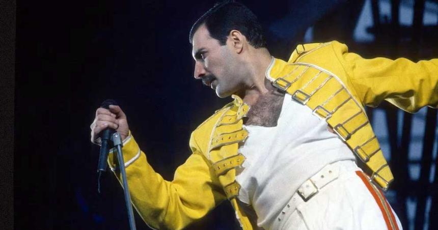 Vendieron por 21 millones de doacutelares el piano de Freddie Mercury 