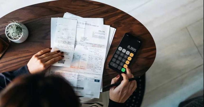 Alerta por denuncias de jubilados por deacutebitos indebidos en sus cuentas bancarias