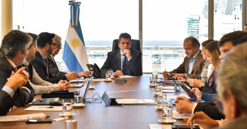 Massa convocoacute a la CGT y la CTA para analizar la eliminacioacuten de Ganancias