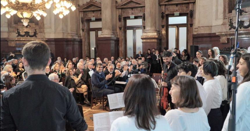 Homenajearon a integrantes de coros en el Senado de la Nacioacuten