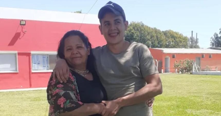 El nene que pidioacute ayuda a la policiacuteapor ahora estaacute con una hermana mayor