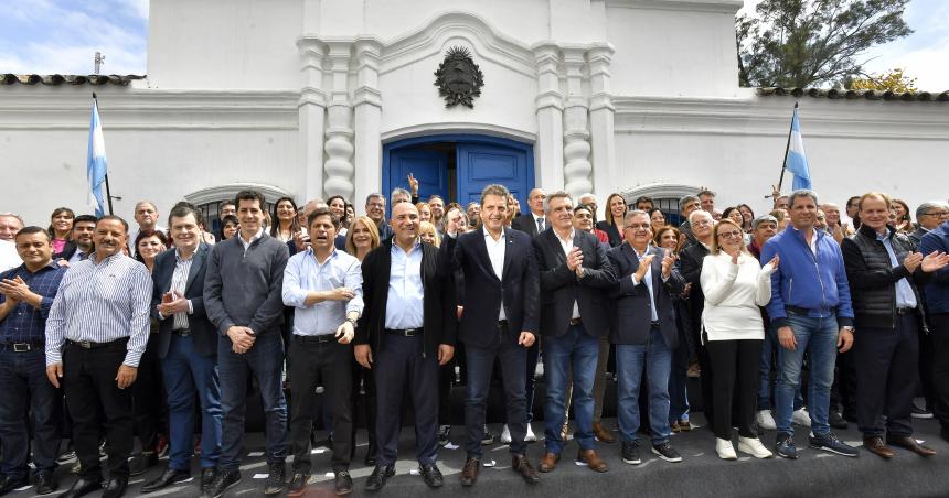 Voy a ser el presidente de los trabajadores dijo Massa en Tucumaacuten junto a los gobernadores